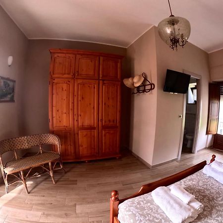 B&B A Casa Di Maybe Caserta Exterior photo